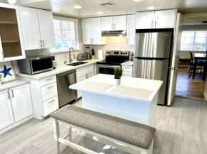 Newly-renovated home 5-10 min to Las Vegas STRIP